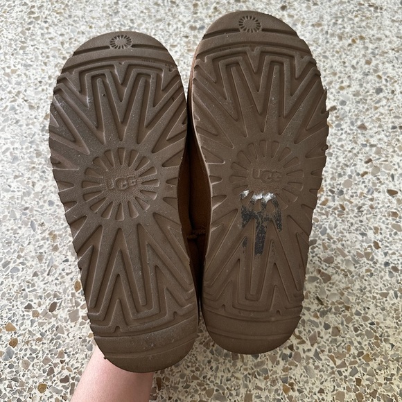 UGG official women’s classic slipper - Picture 4 of 8